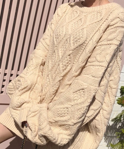 yuue' ( wear )(ユーイ)の「ランダムケーブルオーバーサイズニット / ビッグシルエットニット / ワイドシルエットニット(ニット/セーター・レディース・ベージュ/チャコールグレー・FREE)」の5枚目の写真