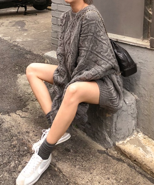 yuue' ( wear )(ユーイ)の「ランダムケーブルオーバーサイズニット / ビッグシルエットニット / ワイドシルエットニット(ニット/セーター・レディース・ベージュ/チャコールグレー・FREE)」の14枚目の写真