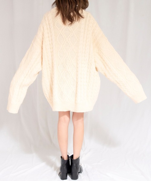 yuue' ( wear )(ユーイ)の「ランダムケーブルオーバーサイズニット / ビッグシルエットニット / ワイドシルエットニット(ニット/セーター・レディース・ベージュ/チャコールグレー・FREE)」の19枚目の写真