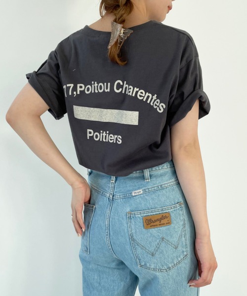 SLURR（スラ―）の「カレッジプリントクルーネックビッグTシャツ（Tシャツ/カットソー・レディース・チャコールグレー/オフホワイト/ライトベージュ・FREE）」の2枚目の写真