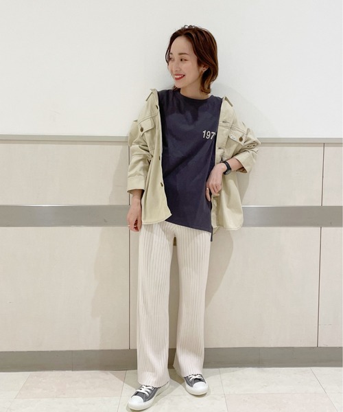 SLURR（スラ―）の「カレッジプリントクルーネックビッグTシャツ（Tシャツ/カットソー・レディース・チャコールグレー/オフホワイト/ライトベージュ・FREE）」の8枚目の写真