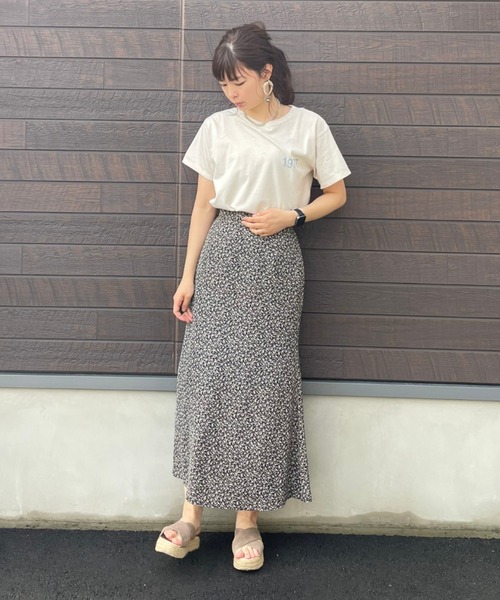 SLURR（スラ―）の「カレッジプリントクルーネックビッグTシャツ（Tシャツ/カットソー・レディース・チャコールグレー/オフホワイト/ライトベージュ・FREE）」の12枚目の写真