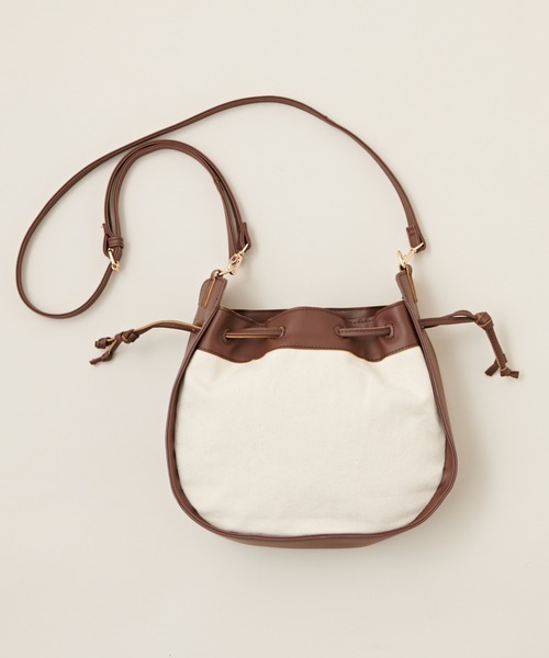 natural couture（ナチュラルクチュール）の「巾着ラウンドバッグ（ショルダーバッグ・レディース・アイボリー/ブラウン/グレイッシュベージュ・FREE）」の4枚目の写真