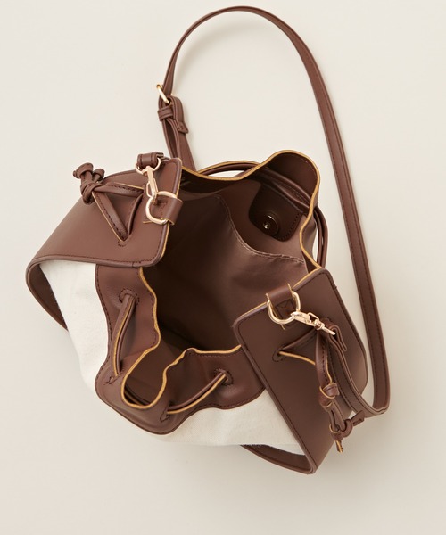 natural couture（ナチュラルクチュール）の「巾着ラウンドバッグ（ショルダーバッグ・レディース・アイボリー/ブラウン/グレイッシュベージュ・FREE）」の6枚目の写真