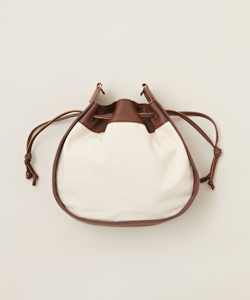 natural couture（ナチュラルクチュール）の「巾着ラウンドバッグ（ショルダーバッグ・レディース・アイボリー/ブラウン/グレイッシュベージュ・FREE）」の11枚目の写真