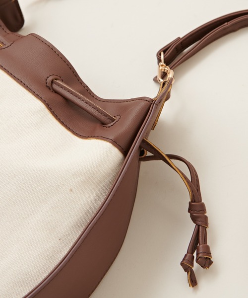 natural couture（ナチュラルクチュール）の「巾着ラウンドバッグ（ショルダーバッグ・レディース・アイボリー/ブラウン/グレイッシュベージュ・FREE）」の9枚目の写真