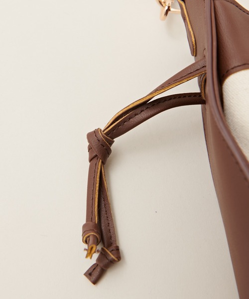 natural couture（ナチュラルクチュール）の「巾着ラウンドバッグ（ショルダーバッグ・レディース・アイボリー/ブラウン/グレイッシュベージュ・FREE）」の10枚目の写真