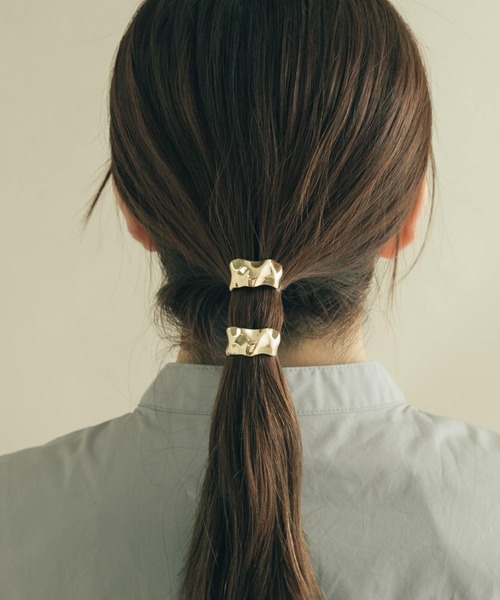 SMELLY（スメリー）の「シワメタルヘアカフセット（ヘアゴム・レディース・ゴールド・-）」の3枚目の写真