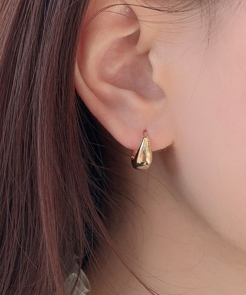 Fun & Daily(ファンアンドデイリー)の「F&D : スモールエッグフープピアス(ピアス(両耳用)・レディース・シルバー/ゴールド・FREE)」の1枚目の写真