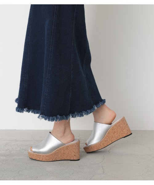 AZUL by moussy（アズールバイマウジー）の「CORK WEDGE SANDALS/コルクウェッジサンダル（サンダル・レディース・ブラック/グレー系その他/シルバー・SMALL/MEDIUM/LARGE）」の15枚目の写真
