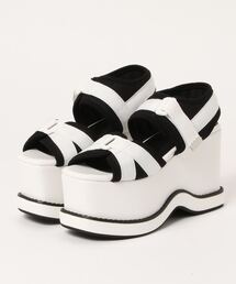 Mafmof(マフモフ) ベルクロテイストのコバ付き厚底ウェッジ サンダル