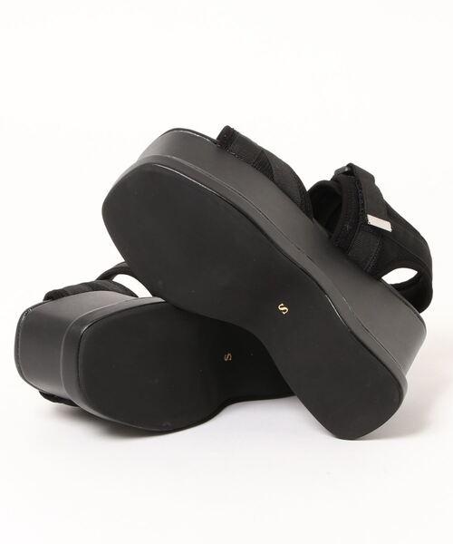 Mafmof(マフモフ)の「Mafmof(マフモフ) ベルクロテイストのコバ付き厚底ウェッジ サンダル(サンダル・レディース・ホワイト/ブラック・M/L/LL/S)」の5枚目の写真