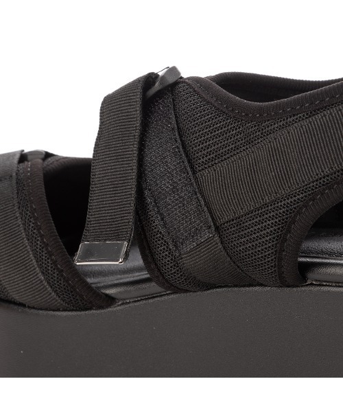 Mafmof(マフモフ)の「Mafmof(マフモフ) ベルクロテイストのコバ付き厚底ウェッジ サンダル(サンダル・レディース・ホワイト/ブラック・M/L/LL/S)」の14枚目の写真