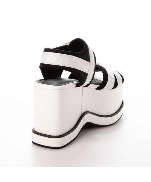 Mafmof(マフモフ)の「Mafmof(マフモフ) ベルクロテイストのコバ付き厚底ウェッジ サンダル(サンダル・レディース・ホワイト/ブラック・M/L/LL/S)」の11枚目の写真