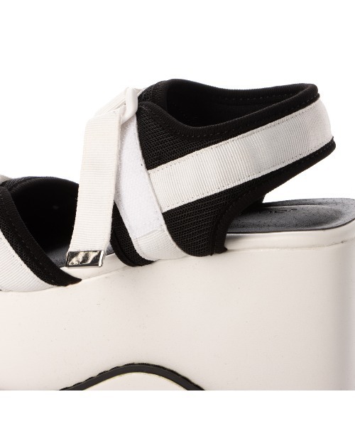 Mafmof(マフモフ)の「Mafmof(マフモフ) ベルクロテイストのコバ付き厚底ウェッジ サンダル(サンダル・レディース・ホワイト/ブラック・M/L/LL/S)」の15枚目の写真