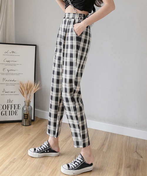 urge：（アージコロン ）の「【URGE：】ハイウエスト　チェック柄テーパードパンツ（その他パンツ・レディース・ブラック系/ブラウン系/グリーン系・L/XL/M/S）」の2枚目の写真