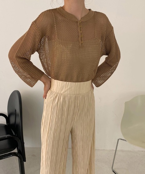 lawgy（ラウジー）の「center button mesh knit（ニット/セーター・レディース・ベージュ/ブラウン/アイボリー・FREE）」の5枚目の写真