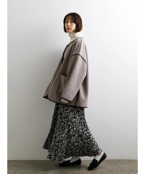 koe（コエ）の「ミドル丈合皮パイピングコート*（ノーカラーコート・レディース・ベージュ/アイボリー/モカ・M）」の22枚目の写真