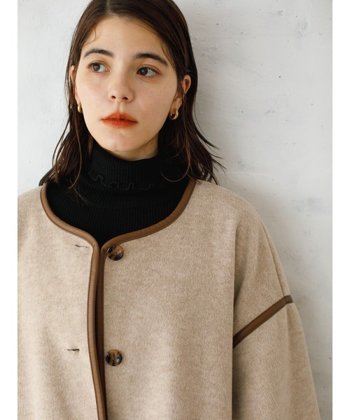 koe（コエ）の「ミドル丈合皮パイピングコート*（ノーカラーコート・レディース・ベージュ/アイボリー/モカ・M）」の13枚目の写真