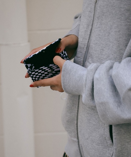 X-girl(エックスガール)の「TRI-FOLD WALLET(財布・レディース・ブラック/マルチ・ONE SIZE)」の11枚目の写真