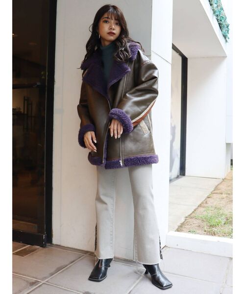 MURUA(ムルーア)の「カットオフフレアパンツ(デニムパンツ・レディース・グレー/ブラック・0/1/2)」の6枚目の写真