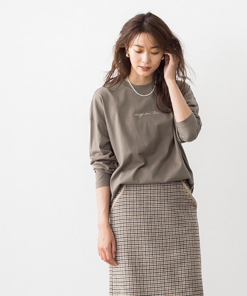 Pierrot（ピエロ）の「コットンロングスリーブロゴTシャツ（Tシャツ/カットソー・レディース・オフホワイト/ブラック/ラベンダー/モカ/ネイビー/グレイッシュベージュ・M/L）」の11枚目の写真