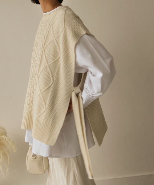 Chillfar（チルファー）の「5Gアクリルバルキーサイドリボンケーブルベスト（ベスト・レディース・ブラック/ブラウン/アイボリー/グレイッシュベージュ・FREE）」の2枚目の写真