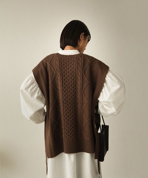 Chillfar（チルファー）の「5Gアクリルバルキーサイドリボンケーブルベスト（ベスト・レディース・ブラック/ブラウン/アイボリー/グレイッシュベージュ・FREE）」の9枚目の写真