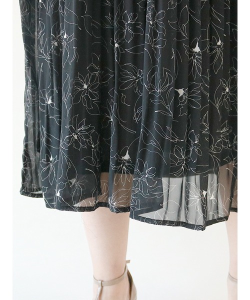 Te chichi（テチチ）の「花柄プリーツワンピース（ワンピース・レディース・ブラック/カーキ/ブルー・ﾌﾘ-）」の12枚目の写真