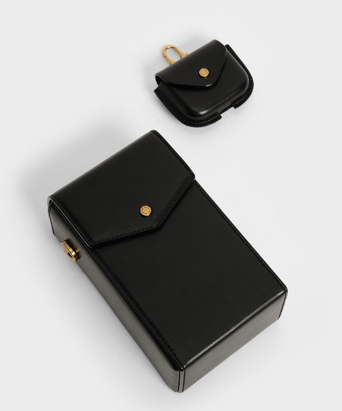 CHARLES & KEITH（チャールズ & キース）の「イロンゲイト クロスボディバッグ / Elongated Crossbody Bag（ショルダーバッグ・レディース・ライトブラウン/オリーブ/ブラック・S）」の16枚目の写真