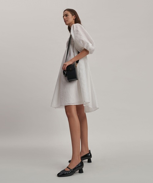 CHARLES & KEITH（チャールズ & キース）の「イロンゲイト クロスボディバッグ / Elongated Crossbody Bag（ショルダーバッグ・レディース・ライトブラウン/オリーブ/ブラック・S）」の18枚目の写真