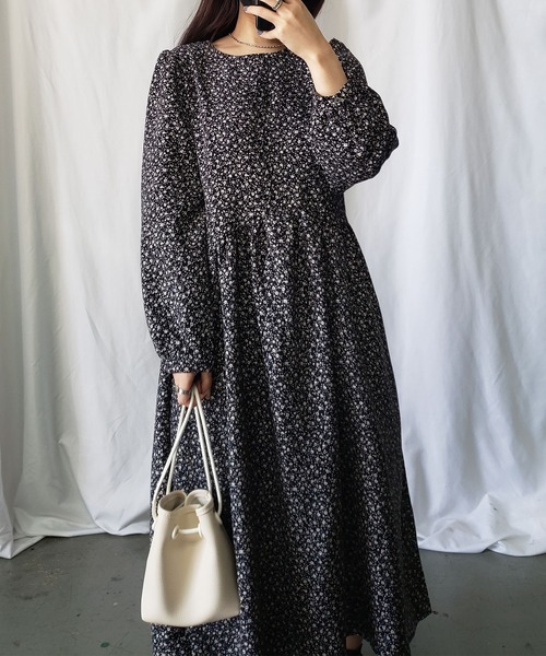 me+em select（ミームセレクト）の「花柄コーデュロイギャザーワンピース（ワンピース・レディース・ブラック/ブラウン/グリーン・FREE）」の4枚目の写真