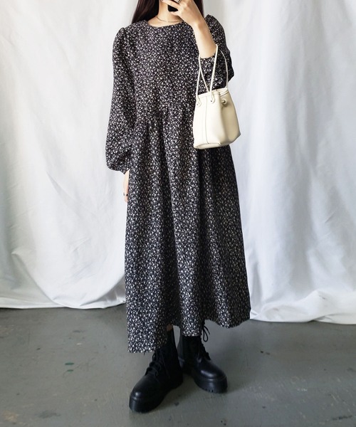 me+em select（ミームセレクト）の「花柄コーデュロイギャザーワンピース（ワンピース・レディース・ブラック/ブラウン/グリーン・FREE）」の10枚目の写真