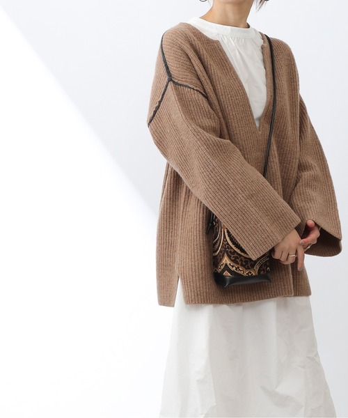 COLONY 2139（コロニートゥーワンスリーナイン）の「ラムズブレンド片畦配色リンキング深Vプルオーバー（ニット/セーター・レディース・グリーン/ベージュ/チャコールグレー・FREE）」の3枚目の写真