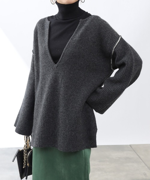 COLONY 2139（コロニートゥーワンスリーナイン）の「ラムズブレンド片畦配色リンキング深Vプルオーバー（ニット/セーター・レディース・グリーン/ベージュ/チャコールグレー・FREE）」の2枚目の写真