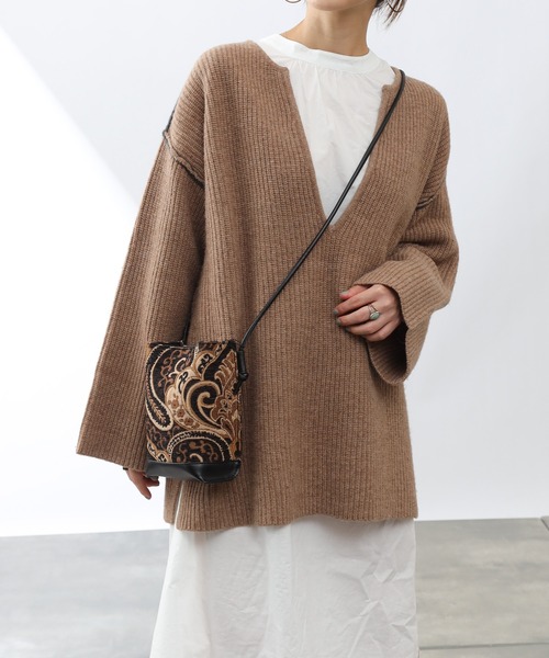 COLONY 2139（コロニートゥーワンスリーナイン）の「ラムズブレンド片畦配色リンキング深Vプルオーバー（ニット/セーター・レディース・グリーン/ベージュ/チャコールグレー・FREE）」の21枚目の写真