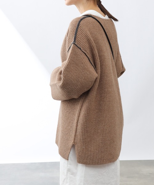 COLONY 2139（コロニートゥーワンスリーナイン）の「ラムズブレンド片畦配色リンキング深Vプルオーバー（ニット/セーター・レディース・グリーン/ベージュ/チャコールグレー・FREE）」の20枚目の写真