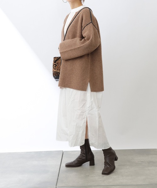 COLONY 2139（コロニートゥーワンスリーナイン）の「ラムズブレンド片畦配色リンキング深Vプルオーバー（ニット/セーター・レディース・グリーン/ベージュ/チャコールグレー・FREE）」の18枚目の写真