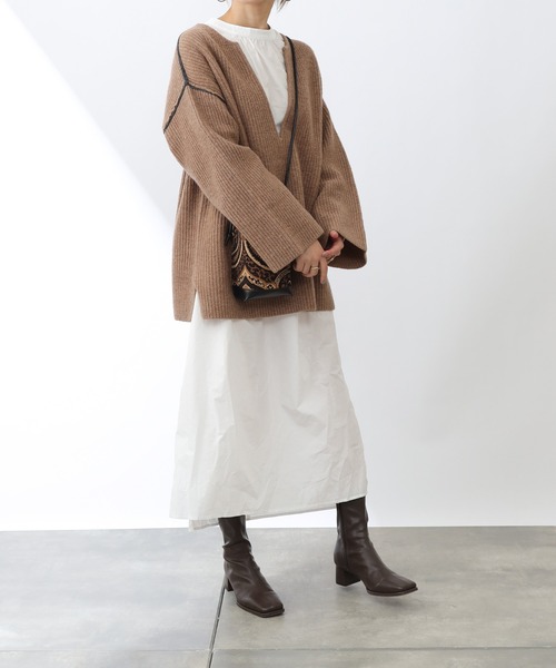 COLONY 2139（コロニートゥーワンスリーナイン）の「ラムズブレンド片畦配色リンキング深Vプルオーバー（ニット/セーター・レディース・グリーン/ベージュ/チャコールグレー・FREE）」の17枚目の写真