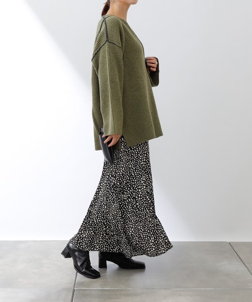 COLONY 2139（コロニートゥーワンスリーナイン）の「ラムズブレンド片畦配色リンキング深Vプルオーバー（ニット/セーター・レディース・グリーン/ベージュ/チャコールグレー・FREE）」の11枚目の写真