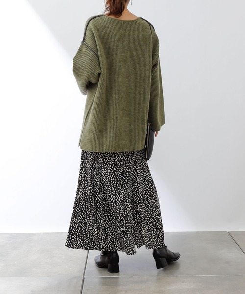 COLONY 2139（コロニートゥーワンスリーナイン）の「ラムズブレンド片畦配色リンキング深Vプルオーバー（ニット/セーター・レディース・グリーン/ベージュ/チャコールグレー・FREE）」の10枚目の写真