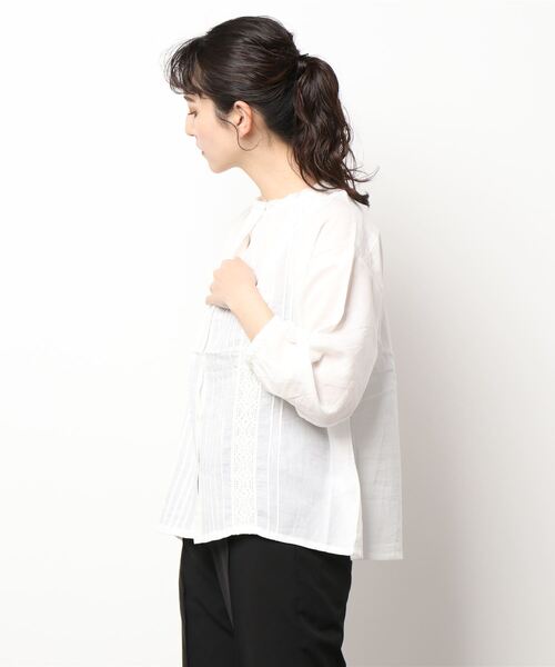 Samansa Mos2 blue（サマンサモスモスブルー）の「レースピンタックブラウス（シャツ/ブラウス・レディース・ブラック/ベージュ/オフホワイト・ﾌﾘ-）」の2枚目の写真