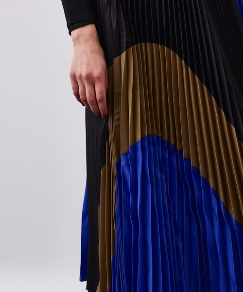 UNITED TOKYO（ユナイテッドトウキョウ）の「カラードプリーツスカート（スカート・レディース・ベージュ/ブルー・1/2/3）」の15枚目の写真