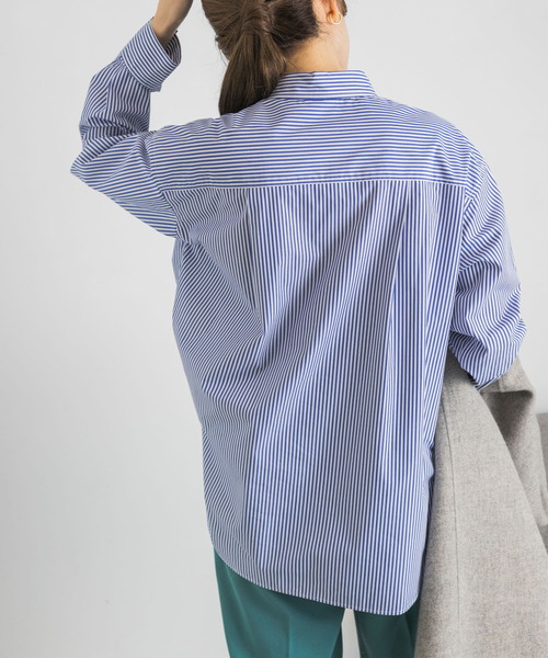 URBAN RESEARCH（アーバンリサーチ）の「ラウンドヘムオーバーシャツ（シャツ/ブラウス・レディース・ブルー系その他/オフホワイト/ストライプ・FREE）」の3枚目の写真