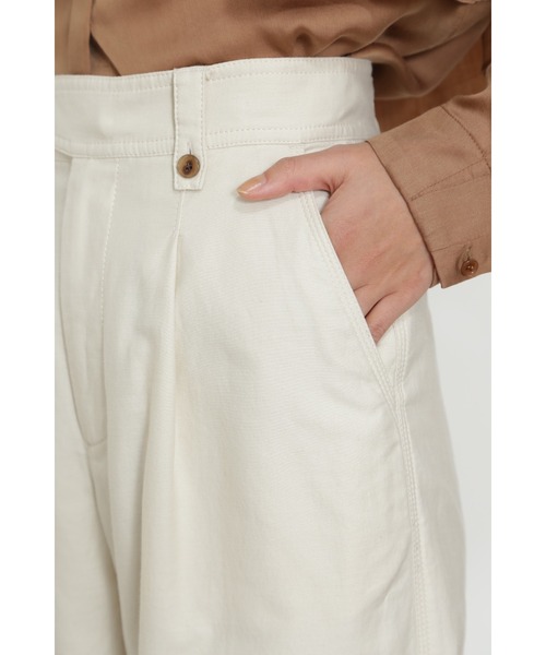 human woman（ヒューマンウーマン）の「◆ライトオンスミリタリーモールスキンパンツ（その他パンツ・レディース・ベージュ/ホワイト系その他・MEDIUM/SMALL）」の6枚目の写真