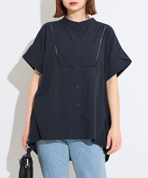 LAVEANGE（ラビアンジェ）の「[新色追加]ハシゴレースブザムブラウス（シャツ/ブラウス・レディース・ブラウン/オフホワイト/ブラック/ライトブルー・L/3L/4L/M/LL）」の2枚目の写真