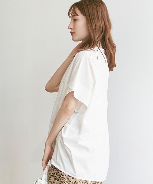 LAVEANGE（ラビアンジェ）の「[新色追加]ハシゴレースブザムブラウス（シャツ/ブラウス・レディース・ブラウン/オフホワイト/ブラック/ライトブルー・L/3L/4L/M/LL）」の7枚目の写真