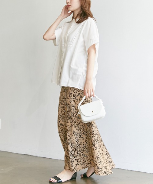 LAVEANGE（ラビアンジェ）の「[新色追加]ハシゴレースブザムブラウス（シャツ/ブラウス・レディース・ブラウン/オフホワイト/ブラック/ライトブルー・L/3L/4L/M/LL）」の14枚目の写真