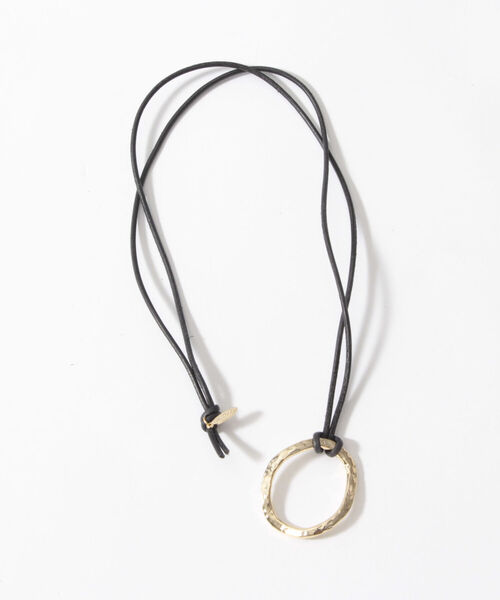 NOLLEY’S Sophi（ノーリーズソフィ）の「リングトップ革ヒモネックレス（ネックレス・レディース・ゴールド/シルバー・FREE）」の4枚目の写真