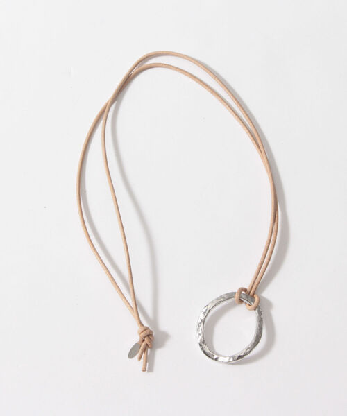 NOLLEY’S Sophi（ノーリーズソフィ）の「リングトップ革ヒモネックレス（ネックレス・レディース・ゴールド/シルバー・FREE）」の3枚目の写真